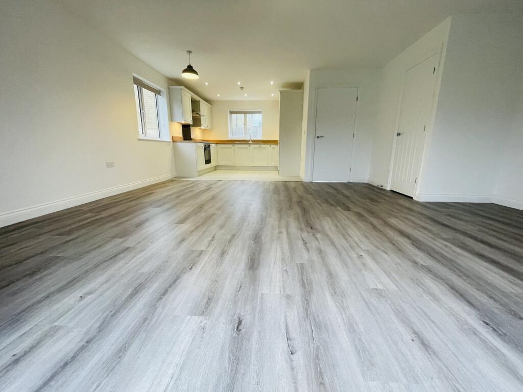 Additional image 4 of Saddle Close