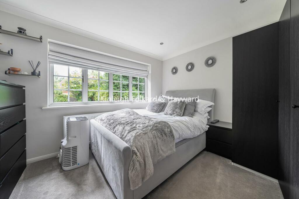 Additional image 11 of Pickwick Way, Chislehurst