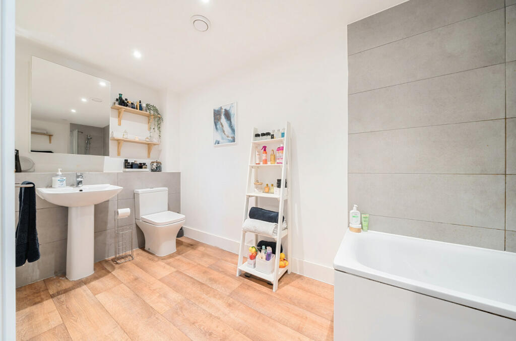 Additional image 4 of Cottonwood Close, Farnborough, Orpington, Kent, BR6