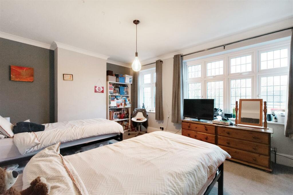 Additional image 10 of Cleave Avenue, Farnborough