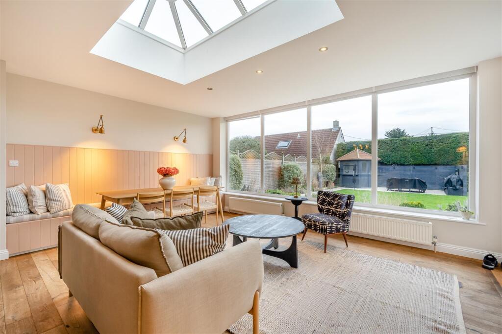 Additional image 6 of Stunning family living in the heart of Upper Clevedon