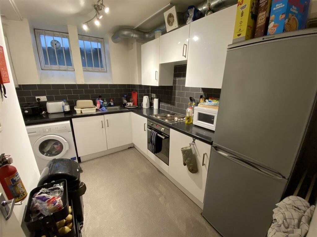 Additional image 2 of BPC01584, Basement Flat, Cotham Brow, Bristol, BS6