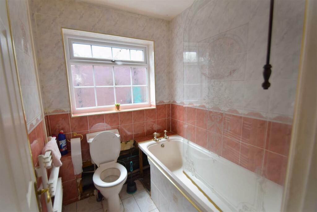 Additional image 10 of Bungalow In Quiet Cul De Sac With Great Views & No Chain