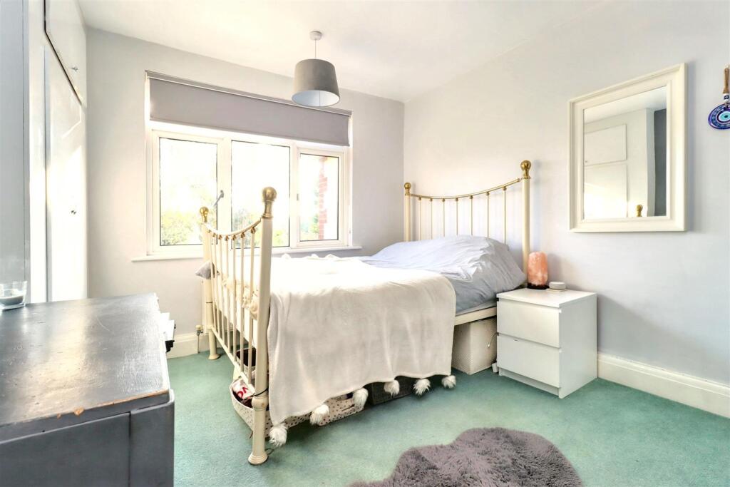 Additional image 9 of Perfectly placed between Clevedon Town Centre and Seafront