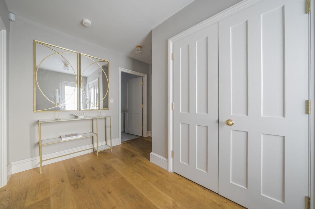 Additional image 19 of Willoughby Lane Bromley BR1