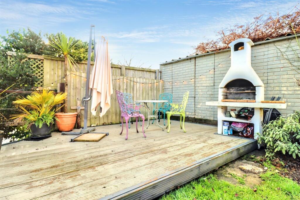 Additional image 16 of Perfectly placed between Clevedon Town Centre and Seafront