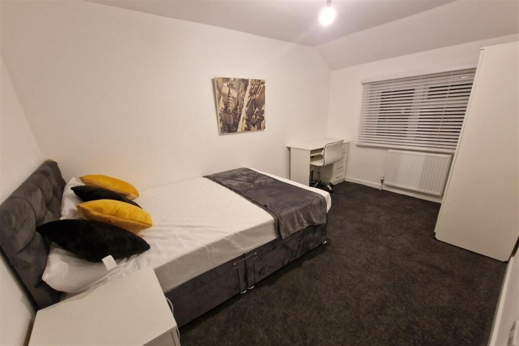 Additional image 14 of 5 bedroom Semi Detached House in Ringwood Crescent, Southmead