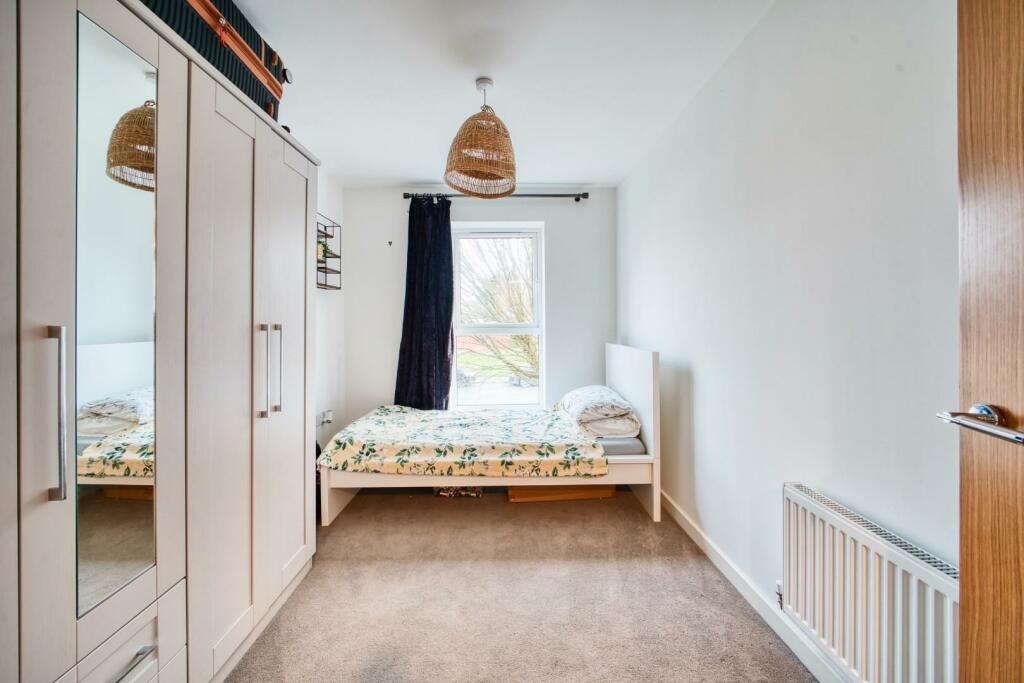 Additional image 11 of Modern first floor apartment in central Yatton