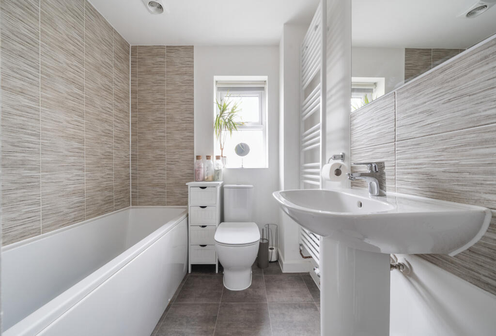 Additional image 13 of Farmers Walk, Thornbury, South Gloucestershire, BS35