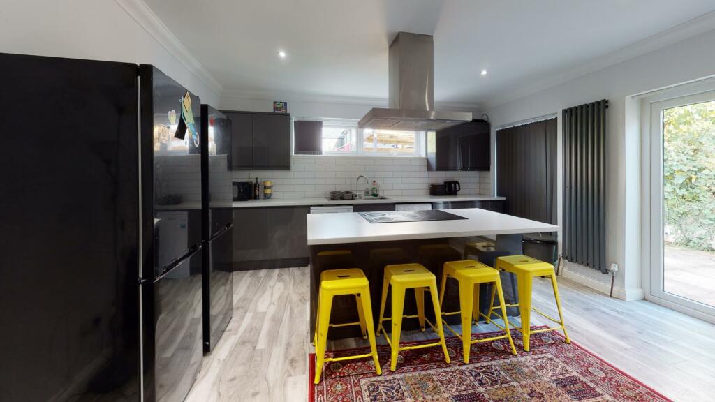 Fishponds Road, Fishponds