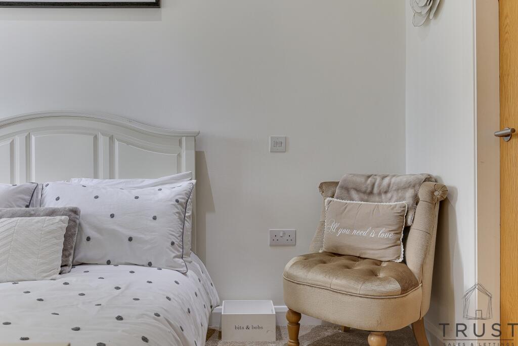 Additional image 30 of Bradford Road, Birkenshaw