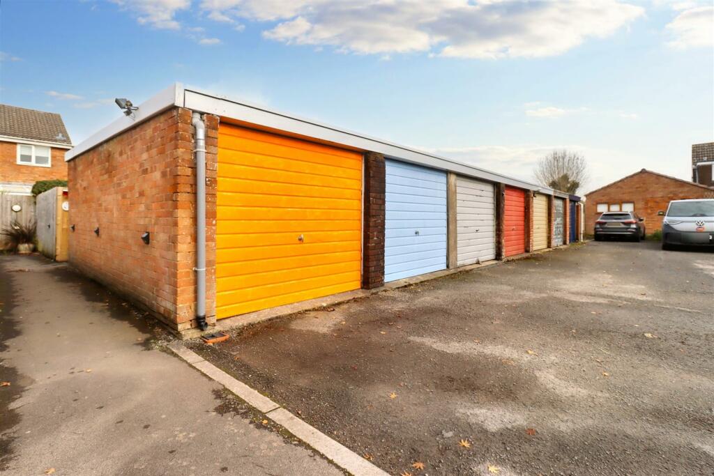 Additional image 11 of Adjacent to coastal walks in Clevedon