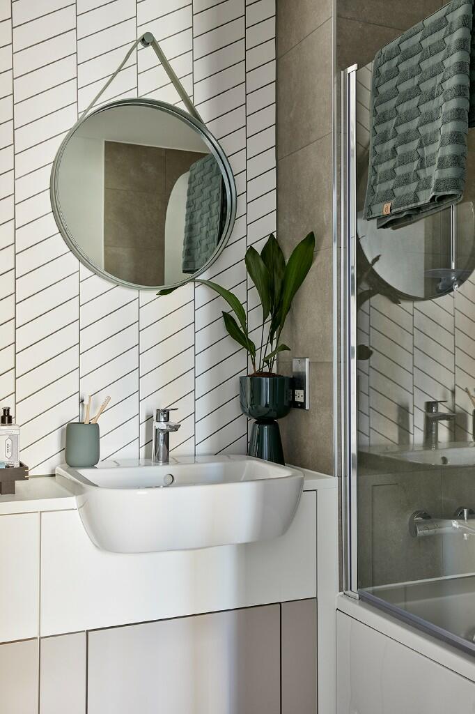 Additional image 5 of 114 DOVETAIL