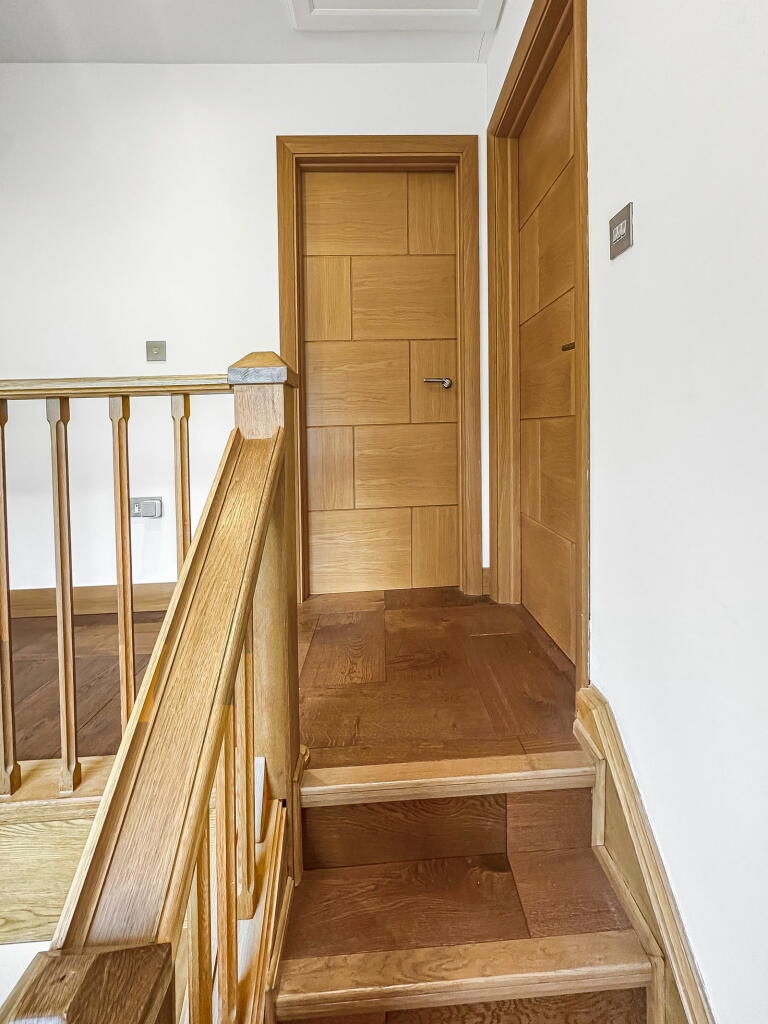 Additional image 31 of Merewood Close, Bromley, BR1 2AN