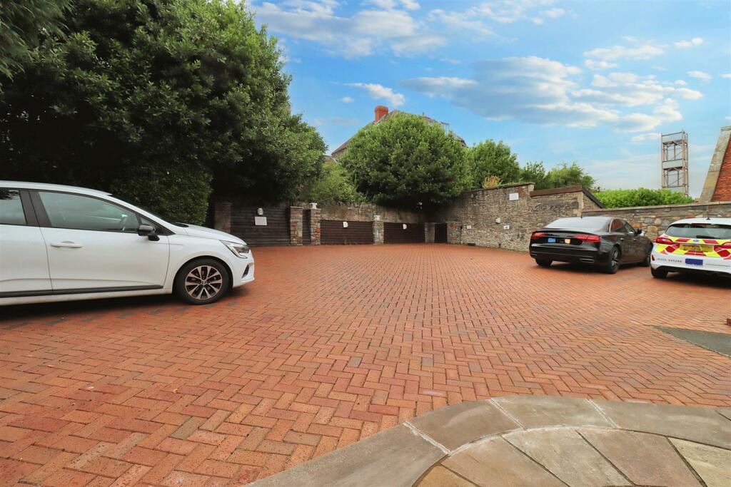 Additional image 10 of Exceptional offices in Clevedon Town Centre