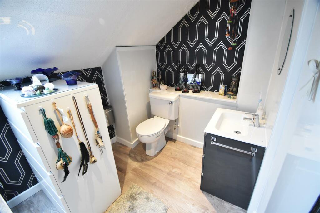 Additional image 14 of Pondhead, Pill