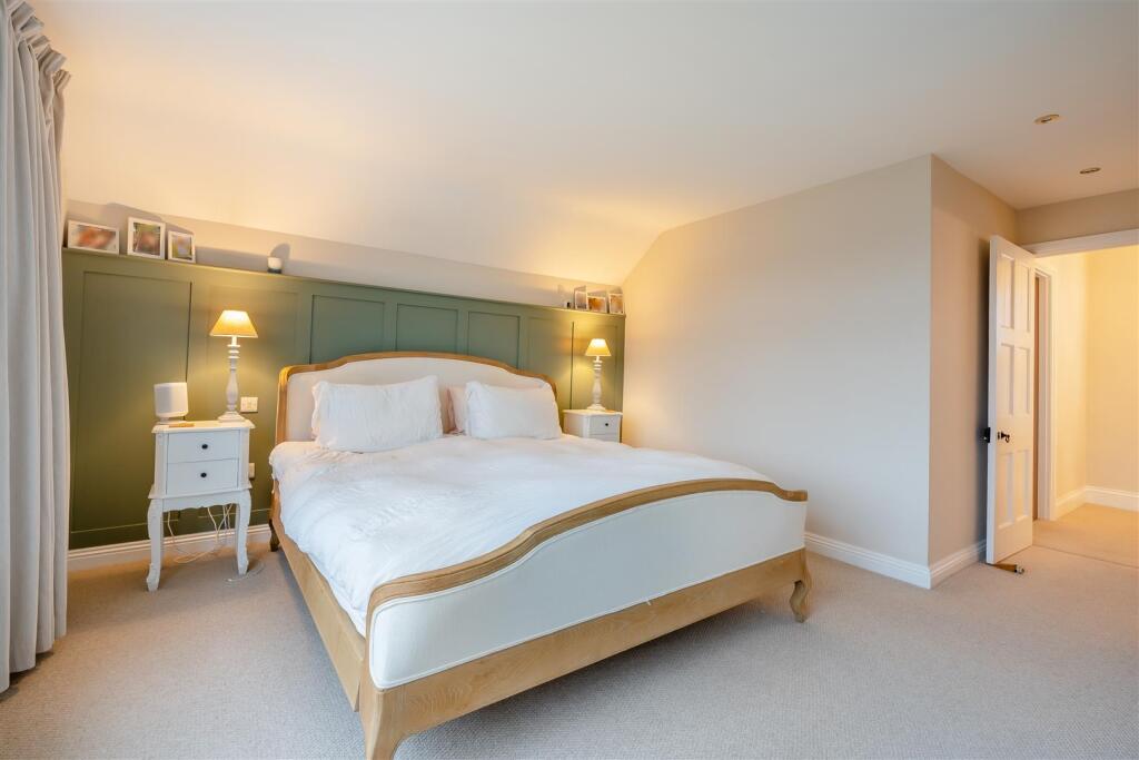 Additional image 14 of Stunning family living in the heart of Upper Clevedon