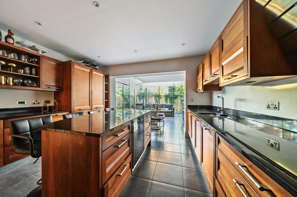 Additional image 5 of Taryn Grove, Bromley, Kent, BR1