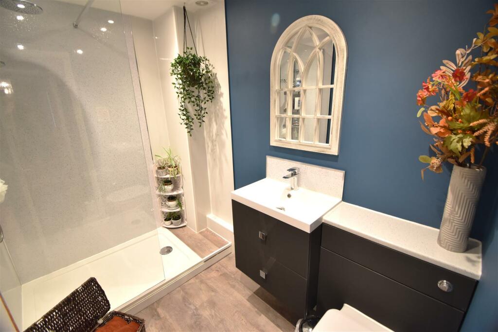 Additional image 11 of Pondhead, Pill