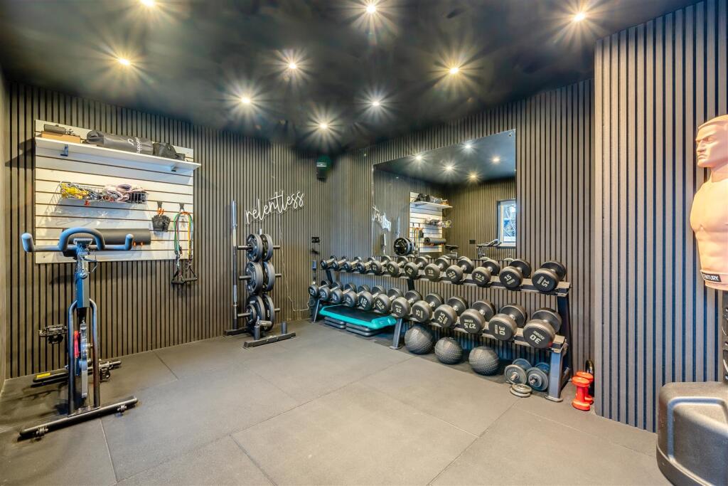 Additional image 10 of Stunning family living in the heart of Upper Clevedon