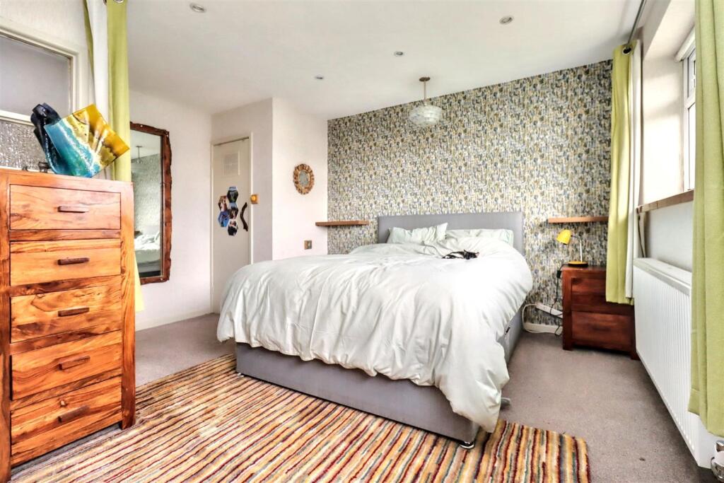 Additional image 6 of Short walk to Clevedon Town Centre