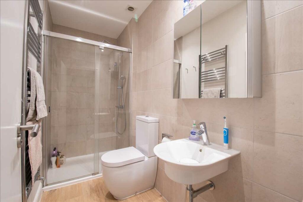 Additional image 4 of First Floor Flat, Osborne Road