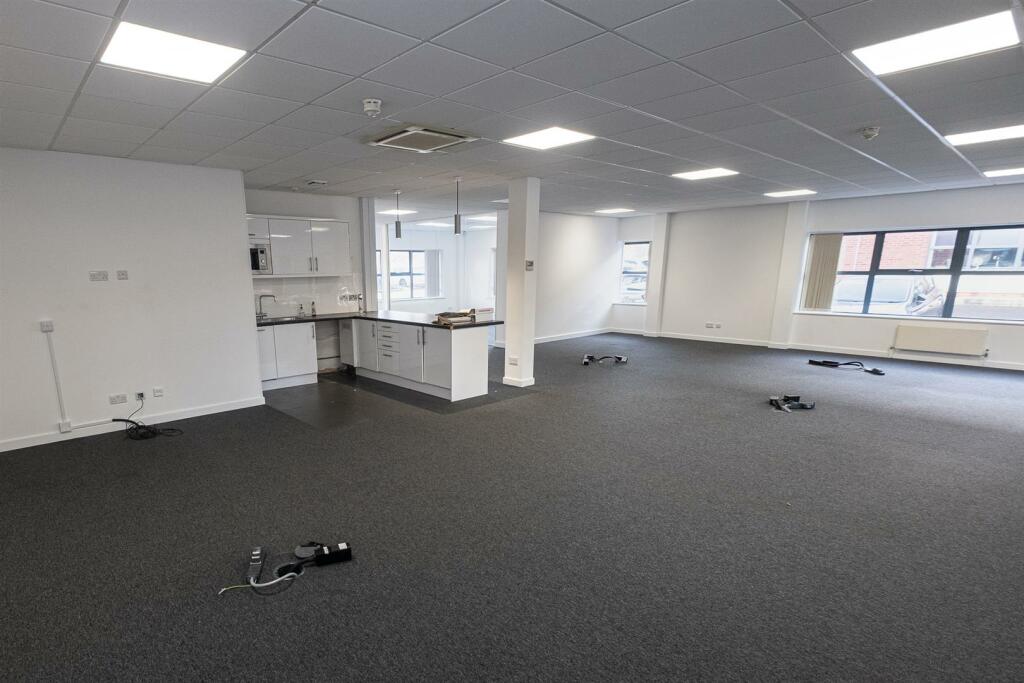 Additional image 11 of FREEHOLD OFFICE BUILDING | BS20
