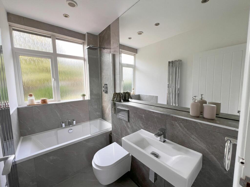 Additional image 12 of Santa Monica Road, Idle,