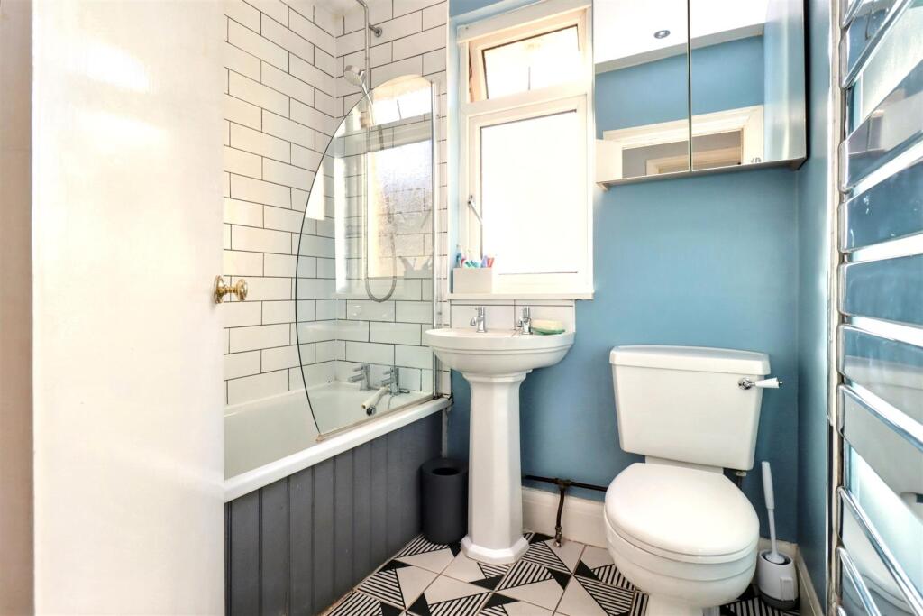 Additional image 7 of Perfectly placed between Clevedon Town Centre and Seafront