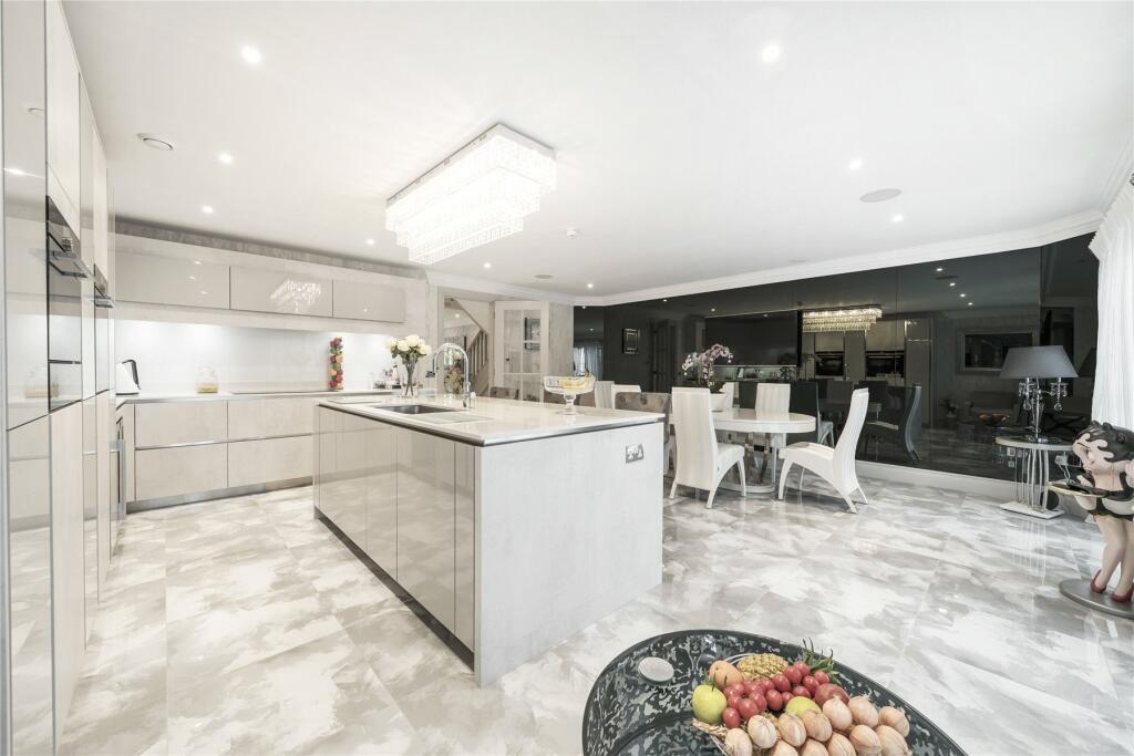 Additional image 44 of Willoughby Lane, Bromley