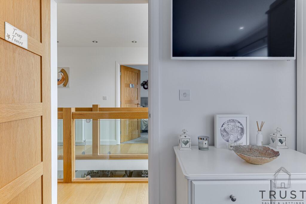 Additional image 44 of Bradford Road, Birkenshaw