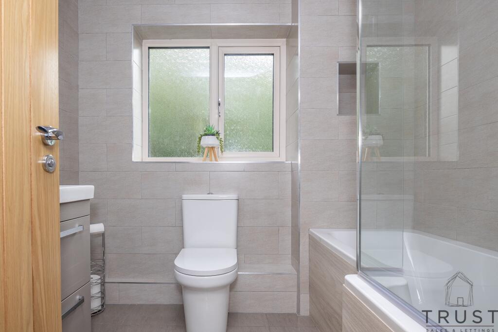 Additional image 40 of Manor Park Gardens, Gomersal BD19 4BA