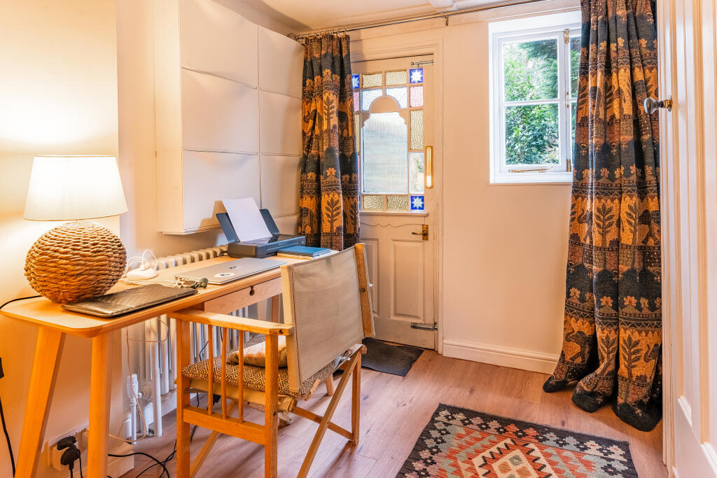 Additional image 10 of Hall Floor Flat, Buckingham Place, Clifton, Bristol, BS8 1LJ