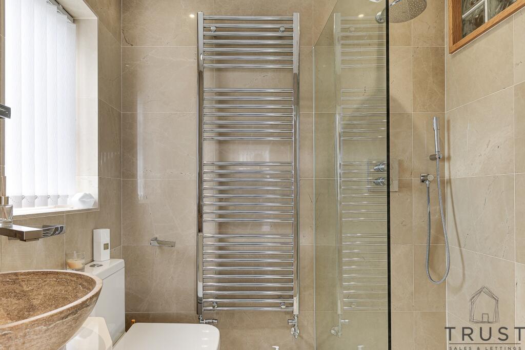 Additional image 48 of Bradford Road, Birkenshaw