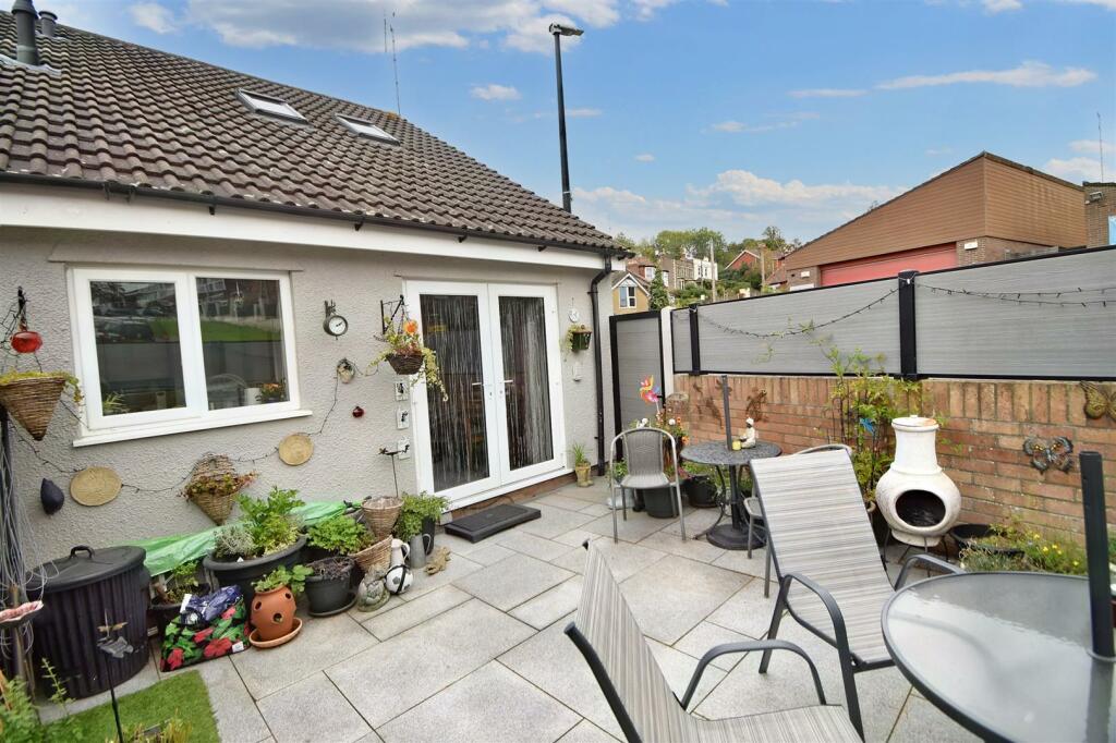 Additional image 7 of Pondhead, Pill