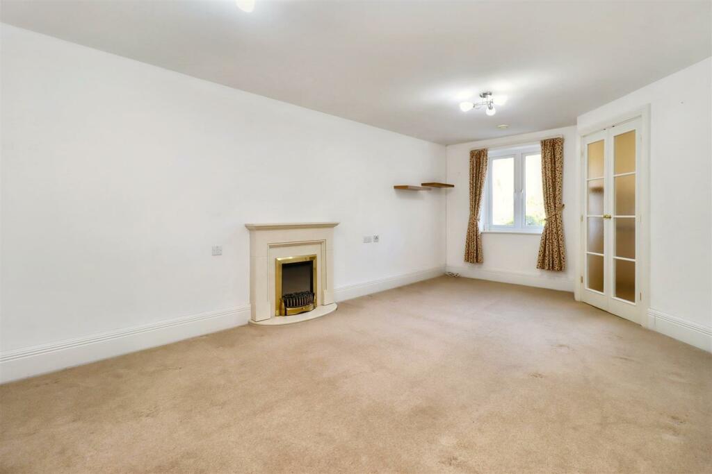 Additional image 3 of Within a short stroll to Clevedon Town Centre