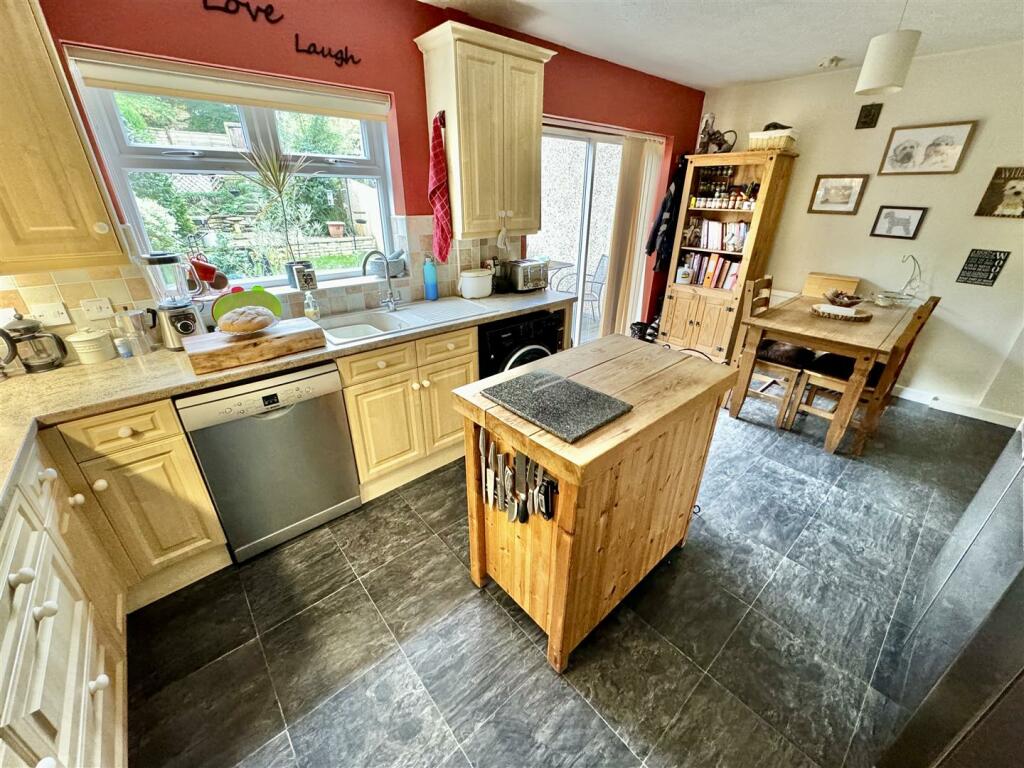 Additional image 5 of Davin Crescent, Pill