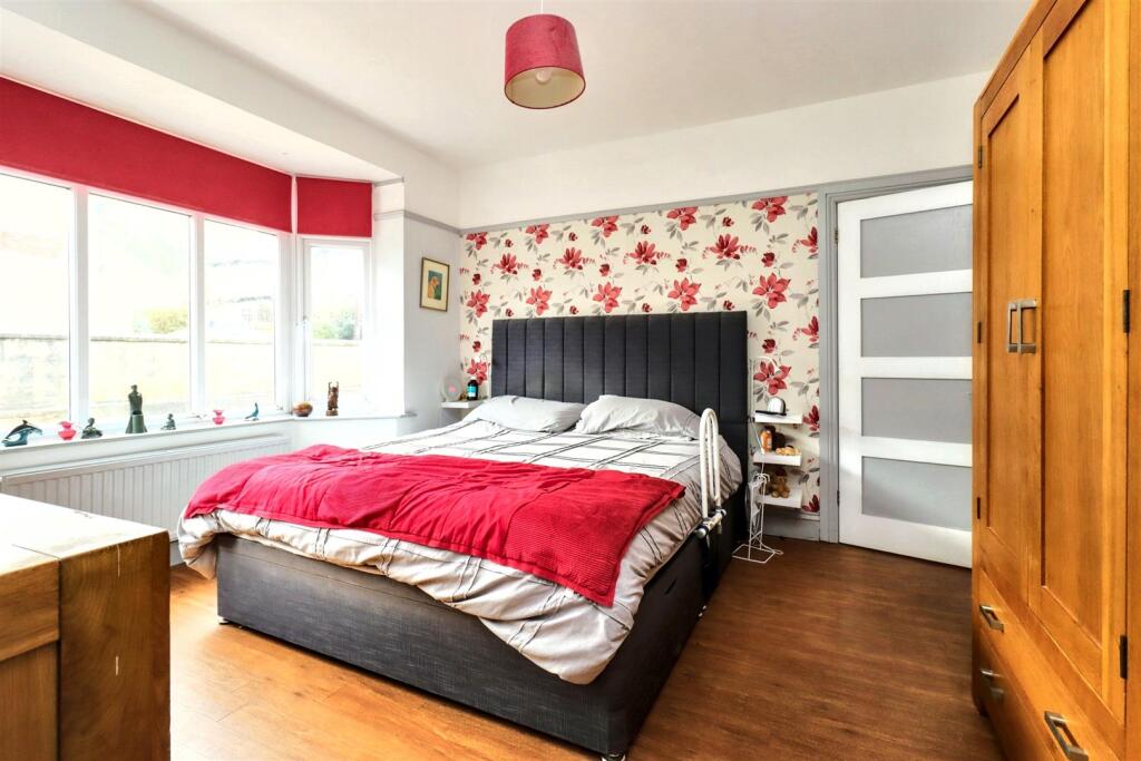 Additional image 13 of Nestled along a much admired Road in Upper Clevedon.