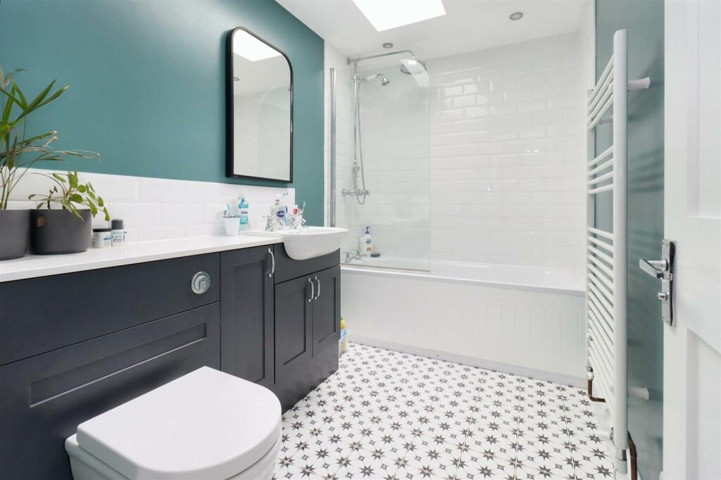 Additional image 7 of Short walk to Clevedon Town Centre