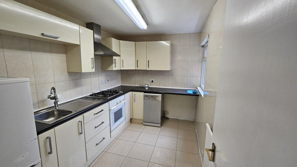 Additional image 12 of Foxgrove Road, Beckenham, BR3 5