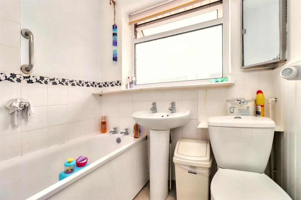 Additional image 7 of Short walk to Clevedon Town Centre