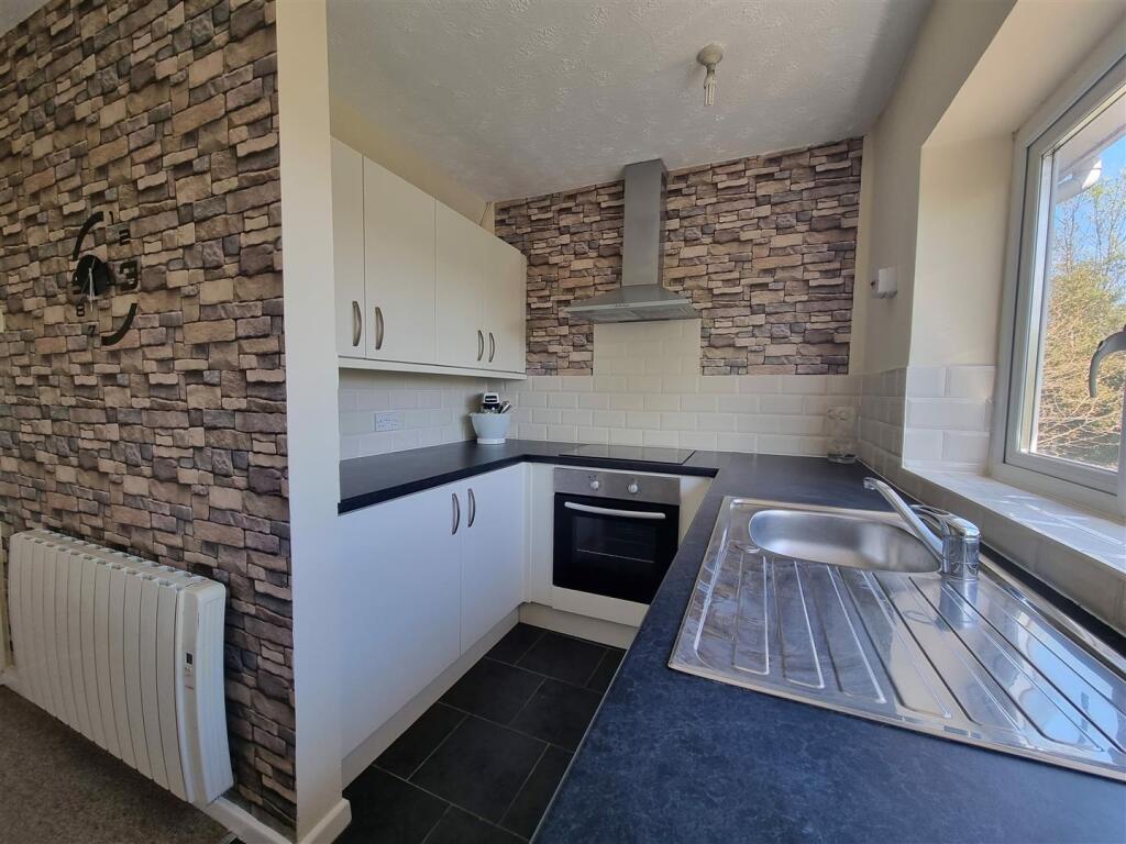 Additional image 5 of Cedar Close, Oldland Common