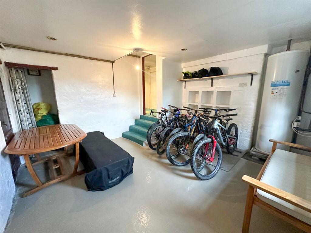 Additional image 42 of Acorn House, Pot Lane, Steeton,