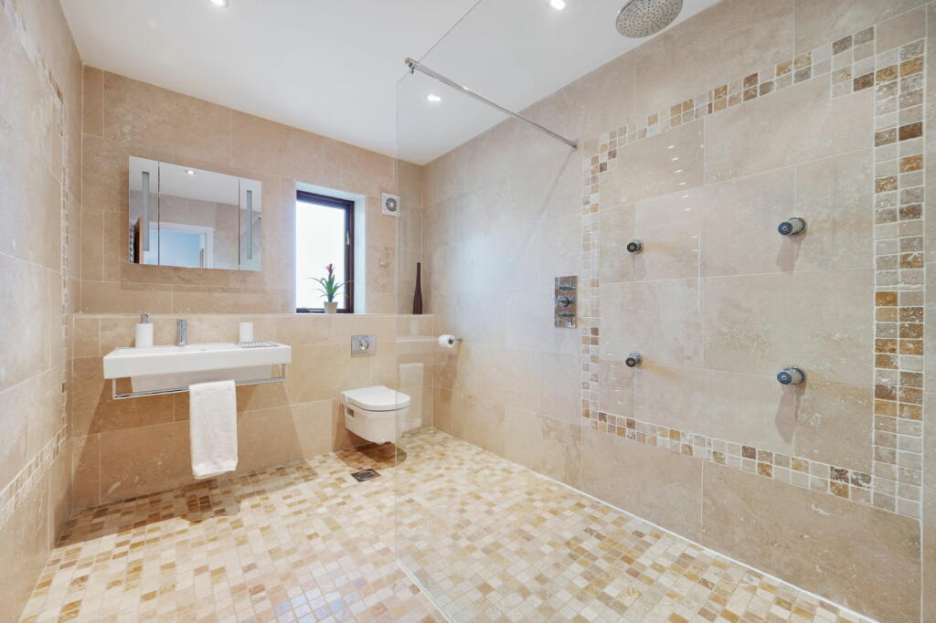 Additional image 18 of Latham Lane, Gomersal, Cleckheaton, BD19