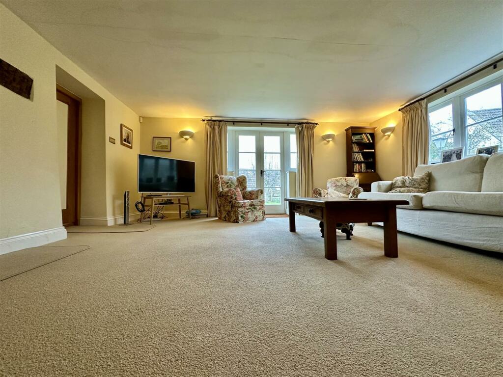 Additional image 11 of Townsend