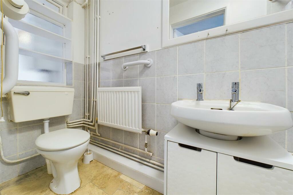 Additional image 32 of DETACHED | BASIC UPDATING | STOKE LODGE