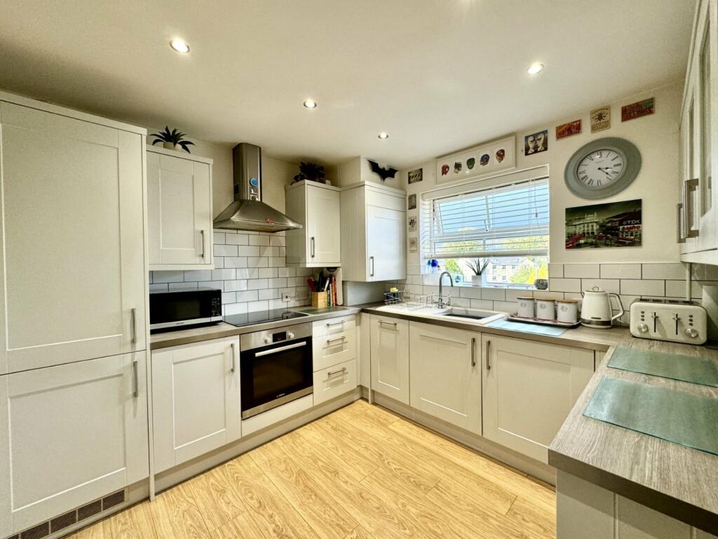 Additional image 10 of Fearnley Croft, Gomersal, BD19