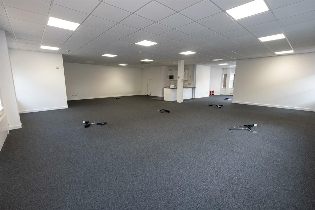 Additional image 10 of FREEHOLD OFFICE BUILDING | BS20