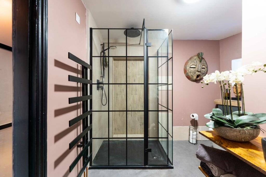 Additional image 22 of South Road - Refurbished & Character Filled Flat - No Chain