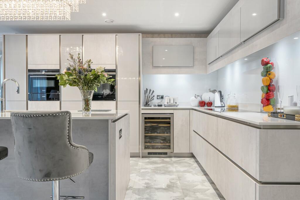 Additional image 7 of Willoughby Lane, Bromley, BR1